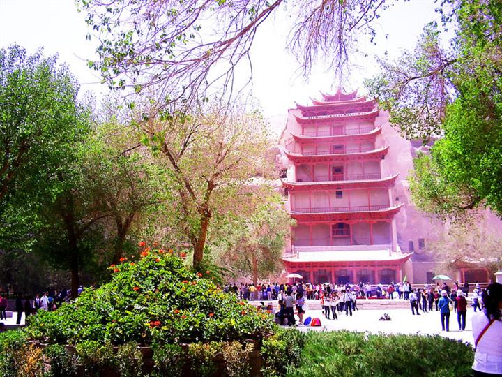 甘肃与青海旅游性价比指南 包车服务与价格透明化分析