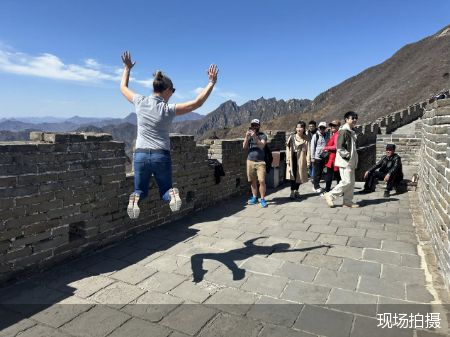文旅部多措并举提质升级旅游公共服务 增开专列航班，强化外语咨询
